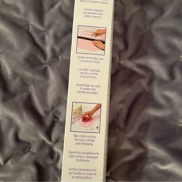 Wilton Fondant or Pizza Measuring Mat Curcle Roll Out Plastuc 23.8 in. x 23.3 in - Picture 8 of 11